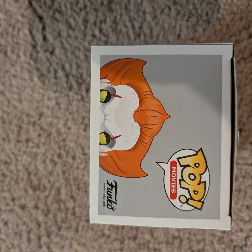 Pennywise with Balloon Funko Pop Figure - Picture 6 of 6